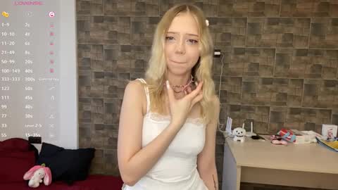 Snapshot of kristiancommes chatting on May 22, 4:34 pm Alisa online show from May 22, 4:34 pm