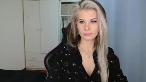 KristineAmore online show from April 7, 6:25 am