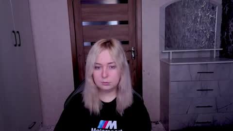 Snapshot of kristy_fran chatting on April 6, 4:57 am Kristy online show from April 6, 4:57 am
