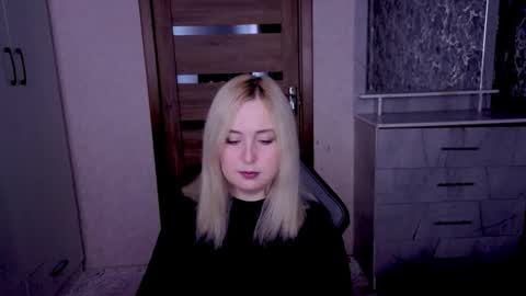 Snapshot of kristy_fran chatting on April 6, 7:26 pm Kristy online show from April 6, 7:26 pm