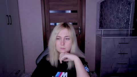 Snapshot of kristy_fran chatting on April 20, 11:06 pm Kristy online show from April 20, 11:06 pm