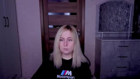 Snapshot of kristy_fran chatting on April 21, 1:42 am Kristy online show from April 21, 1:42 am