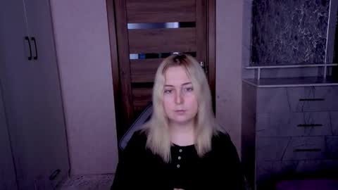 Snapshot of kristy_fran chatting on April 22, 11:06 pm Kristy online show from April 22, 11:06 pm