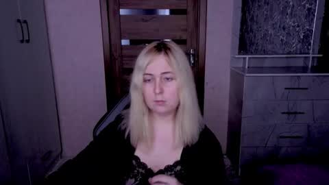 Snapshot of kristy_fran chatting on April 23, 9:17 pm Kristy online show from April 23, 9:17 pm