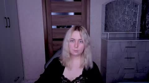 Snapshot of kristy_fran chatting on April 28, 2:27 am Kristy online show from April 28, 2:27 am