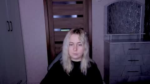 Snapshot of kristy_fran chatting on April 30, 1:12 am Kristy online show from April 30, 1:12 am