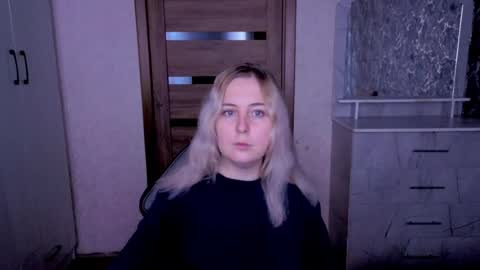 Snapshot of kristy_fran chatting on June 24, 12:42 am Kristy online show from June 24, 12:42 am