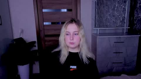 Snapshot of kristy_fran chatting on July 3, 9:54 pm Kristy online show from July 3, 9:54 pm