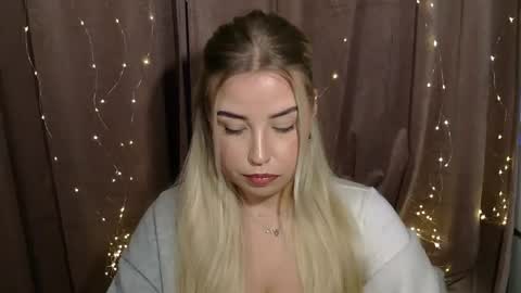 Snapshot of kristyflowers chatting on December 9, 10:22 am KristyFlowers online show from December 9, 10:22 am