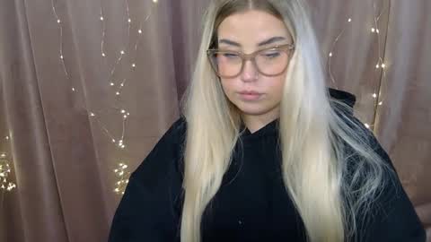 Snapshot of kristyflowers chatting on December 16, 7:48 am KristyFlowers online show from December 16, 7:48 am
