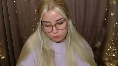 Snapshot of kristyflowers chatting on December 19, 8:23 pm KristyFlowers online show from December 19, 8:23 pm