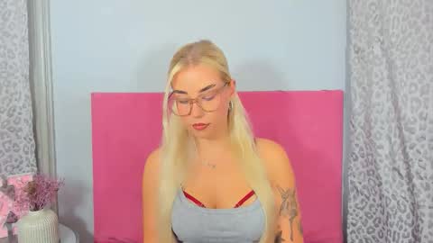 Snapshot of kristyflowers chatting on October 11, 5:50 am KristyFlowers online show from October 11, 5:50 am