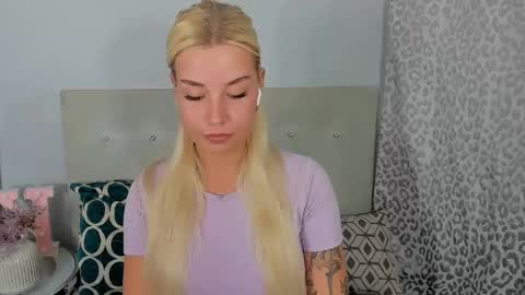 Snapshot of kristyflowers chatting on April 23, 2:41 pm KristyFlowers online show from April 23, 2:41 pm