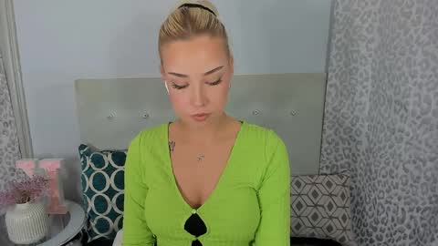 Snapshot of kristyflowers chatting on April 28, 2:22 pm KristyFlowers online show from April 28, 2:22 pm