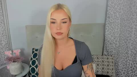 Snapshot of kristyflowers chatting on April 29, 5:52 pm KristyFlowers online show from April 29, 5:52 pm