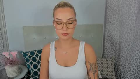 Snapshot of kristyflowers chatting on April 30, 2:34 pm KristyFlowers online show from April 30, 2:34 pm