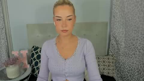 Snapshot of kristyflowers chatting on May 1, 5:12 am KristyFlowers online show from May 1, 5:12 am