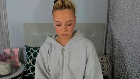 Snapshot of kristyflowers chatting on May 20, 3:40 pm KristyFlowers online show from May 20, 3:40 pm