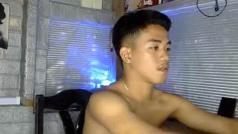 Snapshot of kritthanarkorn chatting on February 3, 6:40 am kritthanarkorn online show from February 3, 6:40 am