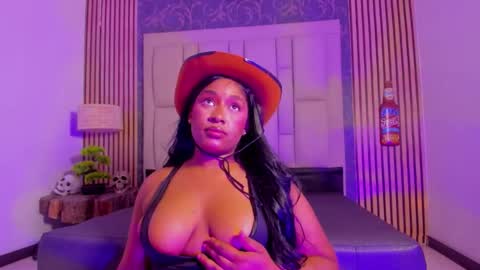 Snapshot of krixtybrown chatting on October 27, 10:03 pm krixty online show from October 27, 10:03 pm