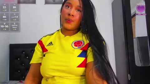 Snapshot of krixtybrown chatting on June 23, 9:35 pm krixty online show from June 23, 9:35 pm