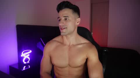 Snapshot of krops_ chatting on February 9, 3:21 am KROPS online show from February 9, 3:21 am