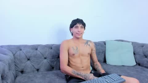 Snapshot of kroywave chatting on May 14, 10:27 pm Kroy Wave Muscle Tattoos Latino online show from May 14, 10:27 pm