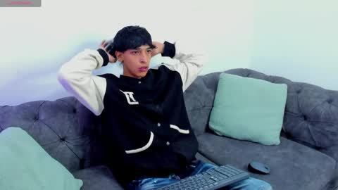 Snapshot of kroywave chatting on June 3, 3:42 am Kroy Wave Muscle Tattoos Latino online show from June 3, 3:42 am