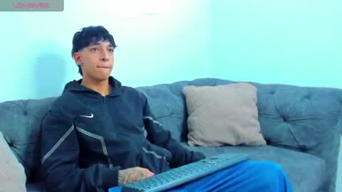 Snapshot of kroywave chatting on June 29, 4:30 am Kroy Wave Muscle Tattoos Latino online show from June 29, 4:30 am