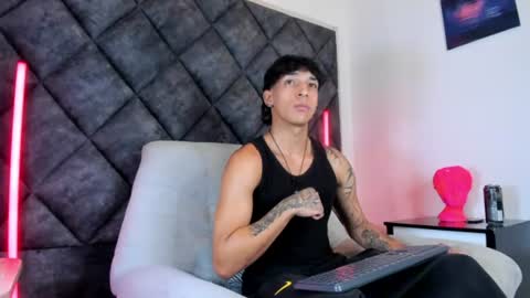 Snapshot of kroywave chatting on August 7, 3:08 am Kroy Wave Muscle Tattoos Latino online show from August 7, 3:08 am