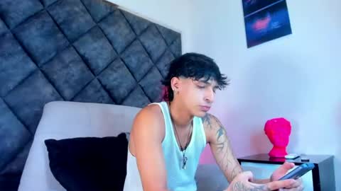 Snapshot of kroywave chatting on August 10, 3:21 am Kroy Wave Muscle Tattoos Latino online show from August 10, 3:21 am