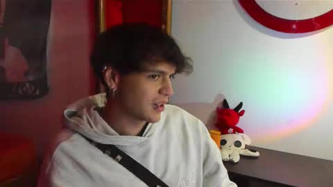 Snapshot of krye_x chatting on September 28, 9:25 am Zack online show from September 28, 9:25 am