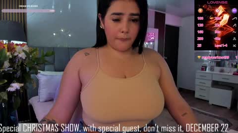 Snapshot of krysstal__ chatting on December 20, 7:07 pm online show from December 20, 7:07 pm