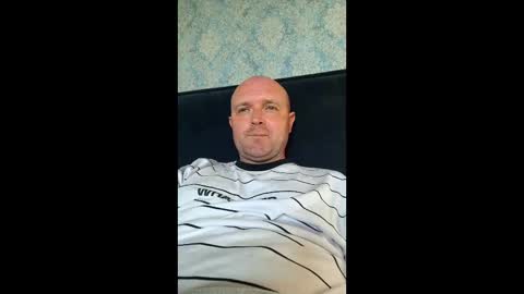 Snapshot of kryssv chatting on April 16, 3:57 pm kryssv online show from April 16, 3:57 pm