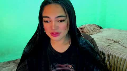 Snapshot of krystal_angel chatting on May 16, 4:42 am krystal_angel online show from May 16, 4:42 am