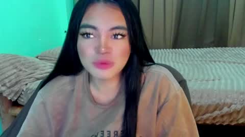 Snapshot of krystal_angel chatting on June 8, 1:28 am krystal_angel online show from June 8, 1:28 am
