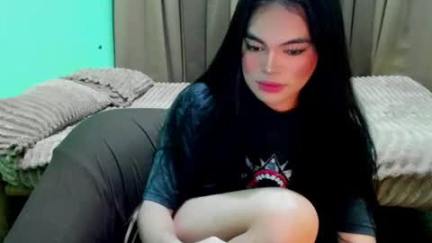 Snapshot of krystal_angel chatting on June 22, 8:11 am krystal_angel online show from June 22, 8:11 am