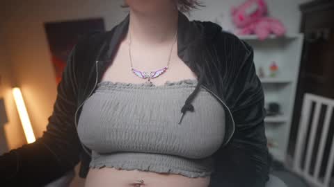 Snapshot of krystalsyxx chatting on February 3, 4:57 am Krystal Syx online show from February 3, 4:57 am