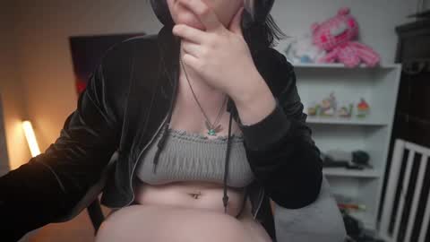 Snapshot of krystalsyxx chatting on February 16, 8:11 pm Krystal Syx online show from February 16, 8:11 pm