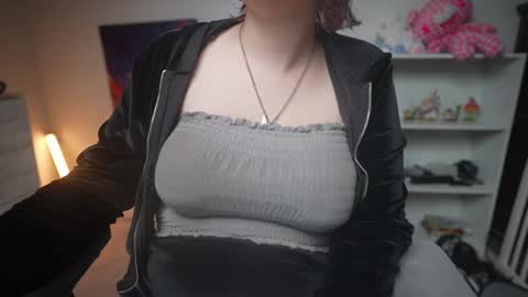 Snapshot of krystalsyxx chatting on March 5, 2:36 am Krystal Syx online show from March 5, 2:36 am