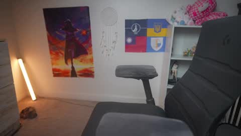 Snapshot of krystalsyxx chatting on March 7, 2:25 am Krystal Syx online show from March 7, 2:25 am