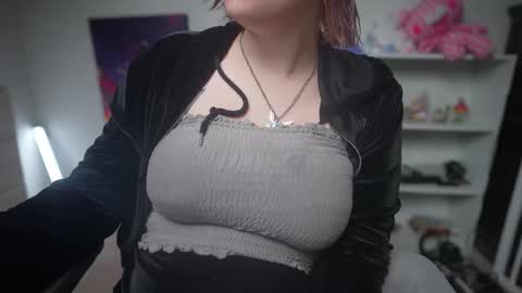 Snapshot of krystalsyxx chatting on March 8, 8:14 pm Krystal Syx online show from March 8, 8:14 pm