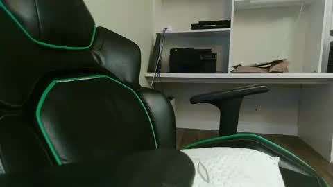 Snapshot of kt12369 chatting on December 8, 7:37 am Kevin online show from December 8, 7:37 am