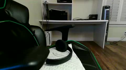 Snapshot of kt12369 chatting on February 4, 7:40 am Kevin online show from February 4, 7:40 am