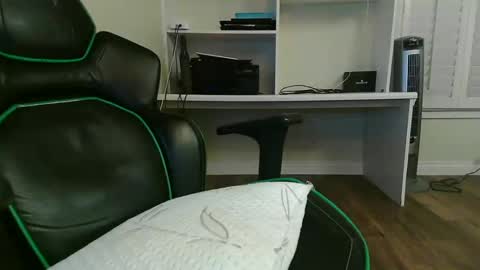 Snapshot of kt12369 chatting on February 9, 7:38 am Kevin online show from February 9, 7:38 am