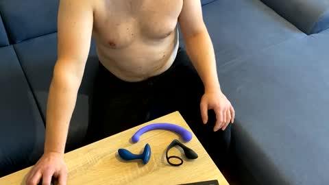 Tony online show from November 28, 9:01 am