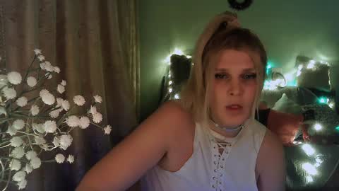 Snapshot of kudesnizza chatting on December 29, 2:00 pm Annika MTF ts post -op online show from December 29, 2:00 pm