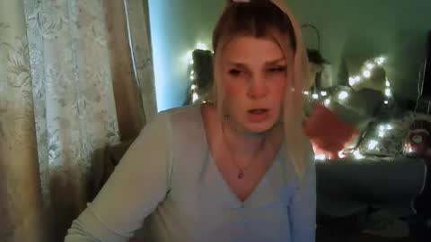 Snapshot of kudesnizza chatting on February 8, 10:39 am Annika MTF ts post -op online show from February 8, 10:39 am