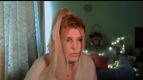 Snapshot of kudesnizza chatting on February 25, 10:47 am Annika MTF ts post -op online show from February 25, 10:47 am