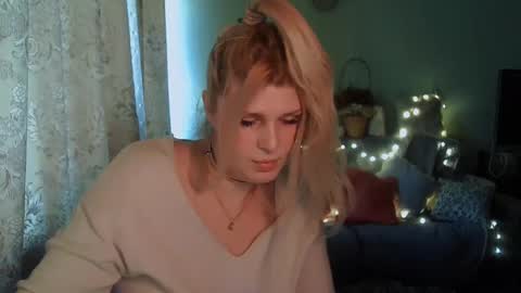 Snapshot of kudesnizza chatting on February 27, 10:48 am Annika MTF ts post -op online show from February 27, 10:48 am